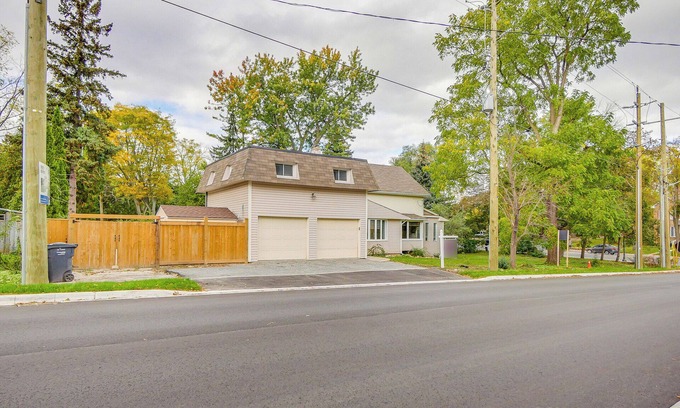 Brampton House | Single Room 3 Brampton Toronto Canada