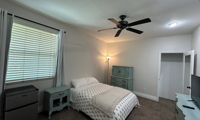 Fontana House | Single Room in Home for Traveling Professional in Fontana, CA