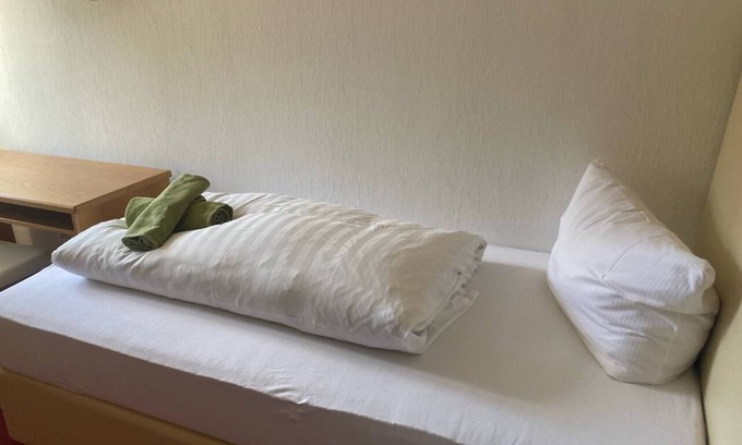 Hundsbach House | Single room with shared bathroom and kitchen
