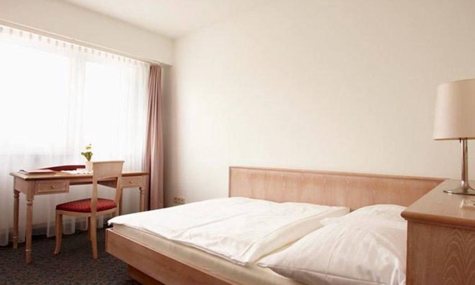 Salzburg-Sud House | Single room with shower or Bathroom, toilet - Amadeo Hotel Schaffenrath