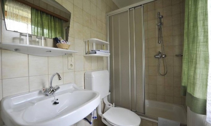 Lessach Apartment | Single room with shower, WC No. 5 - Macheiner, guest house - Apartment