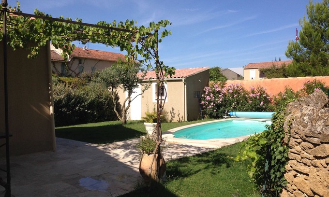 Aubignan Villa | Single storey villa with enclosed garden and swimming pool, Provence