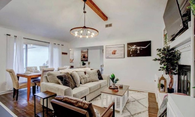 Indianapolis House | Single-Story Charmer! 5BR! Pet Friendly Getawaynn