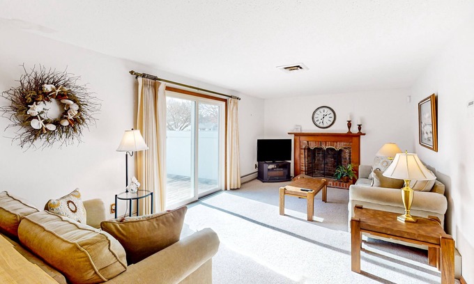 Centerville House | Single-story home with fenced yard, deck & great location near town/beaches