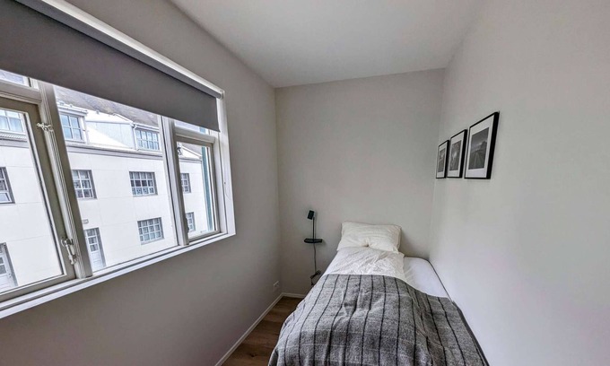 Isafjordur House | Single with Private Bathroom @ The Ísafjörður inn