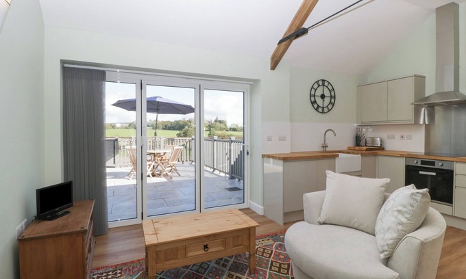 Mere Cottage | SINGLETREE COTTAGE, pet friendly, with a garden in Mere