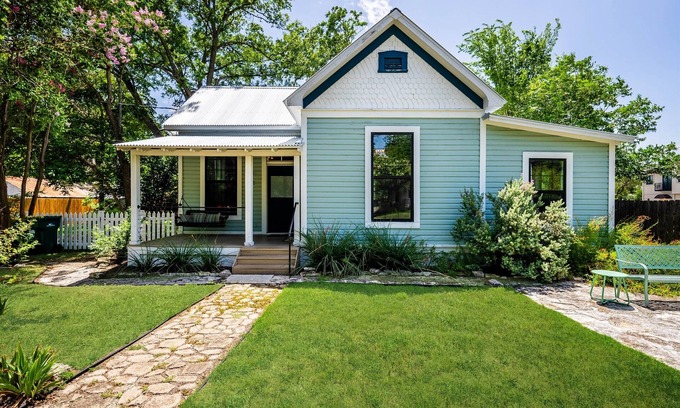 Boerne Cottage | Sip, Explore & Relax!