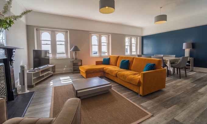 Plymouth Apartment | Sir Arthur Conan Doyle Apartment (No 6) 1, Elliot Terrace - stunning sea views over Hoe and Plymouth