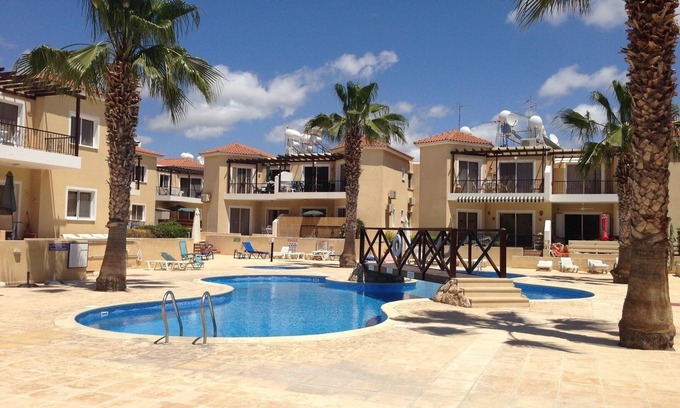 Universal Apartment | Sirena Sunrise, Cute Pool, Free Wifi, 15 Min walk to Beach or Shopping Mall