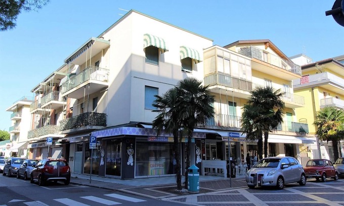 Jesolo Apartment | *Sirene* Terrace on Via Bafile/6 Guests [Park]