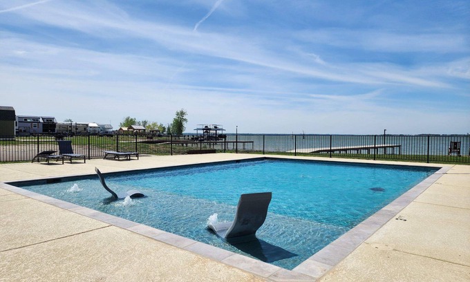 Kerens RV Rental | Site 148 @ Peninsula Point