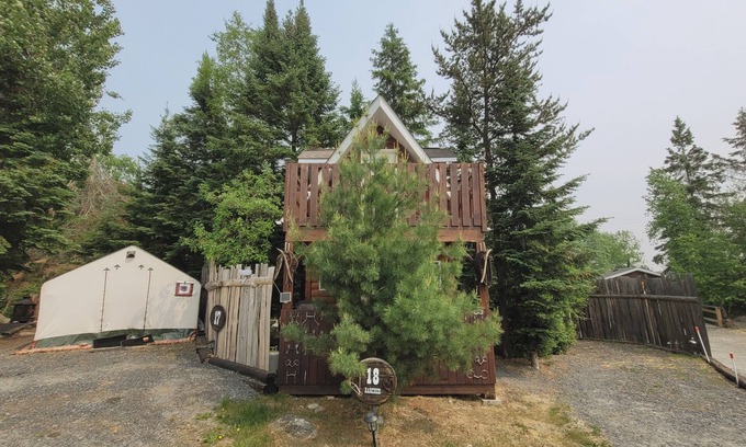 Kenora Cabin | Site17-18 Glamping Bunkie & Tent-Small Urban Farm