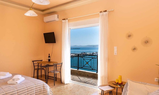Sitia Apartment | Sitia Old Port studio - 3min walk to beach - AC - WIFI
