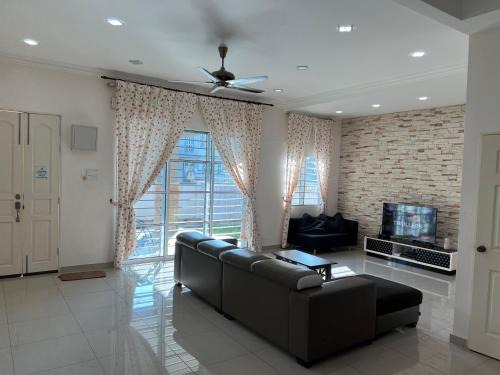 Taman Teratai House | Sitiawan Homestay Entire Semi D house