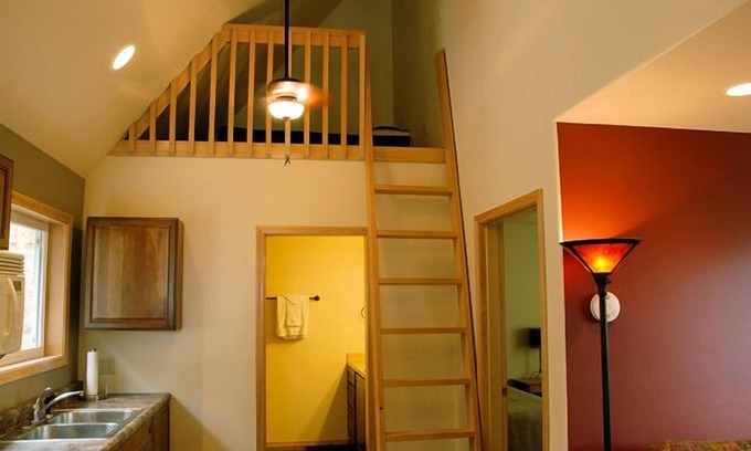 Sitka Apartment | Sitka Point Cabin is a 2 bedroom, 2 bath, 2 level cabin