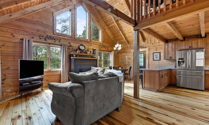 Stanton Cabin | Sits on 8 private Acres, hiking trails at this secluded chalet! Wi-Fi, Hot Tub