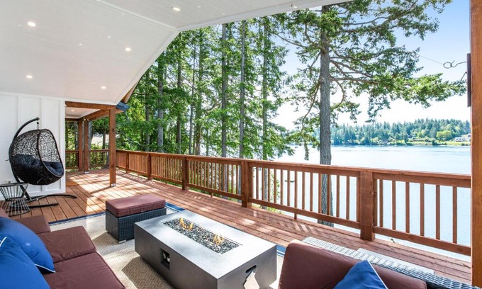 Agate House | Sittin' On the Dock