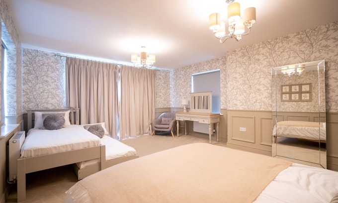 Bicester House | Six Bedroom New-build Detached House In Bicester