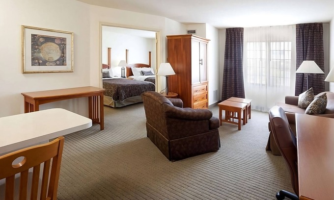 Vance Jackson Apartment | Six Flags Fun! Spacious Unit with Full Kitchen! Outdoor Pool Open Year-Round!
