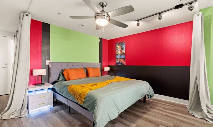 Wetmore Apartment | Six Flags/The Rim - Enchanting Modern Studio, King