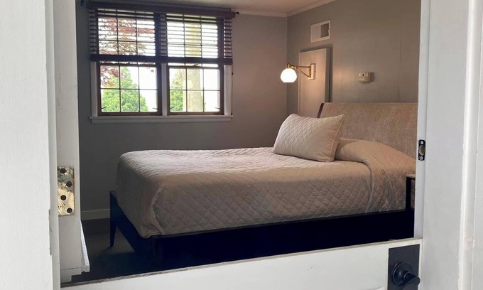 Sandusky Cabin | Six miles from Lake Erie Ferries, Pet Friendly Private Room with Bath