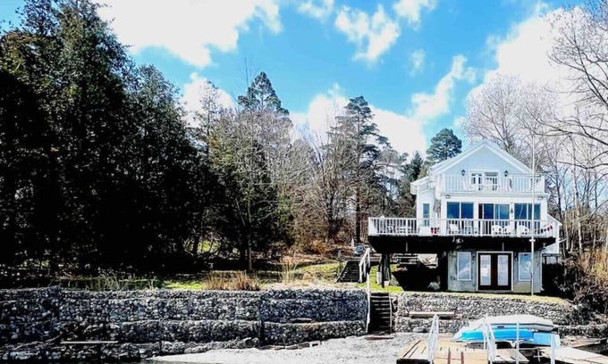 Skaneateles House | SKANEATELES Lakeside Retreat w/PANORAMIC views!
