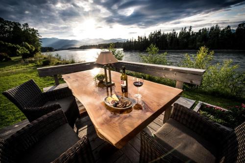 Terrace Bed & Breakfast | Skeena River House Bed & Breakfast