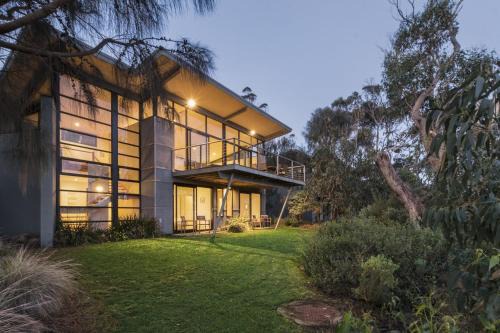 Skenes Creek House | Skenes Beach House Stunning Ocean Views Amongst A Natural Bush Setting