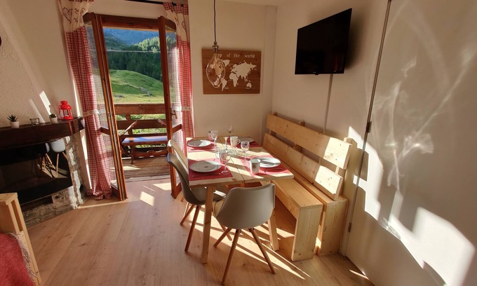 Cervinia Apartment | Ski chalet Cervinia Elena ski-in-ski-out 4-6 pers. sunny-balcony-wifi-pisteview
