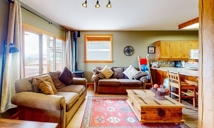 Snow Pine Estates Condo | Ski-in/out condo with a hot tub, grill, fireplace, & washer/dryer - dog-friendly