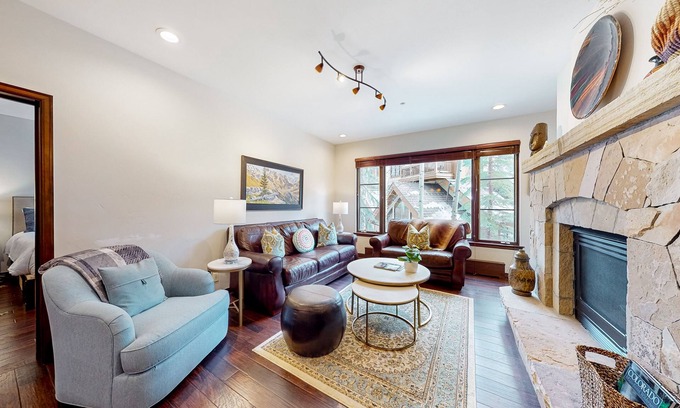 Edwards Condo | Ski in/out mountain getaway with pool, hot tub, & balcony - steps to the slopes