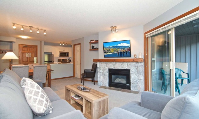 Whistler Condo | Ski in/Ski out at The Aspens with Outdoor Heated Pool + Hot tubs!