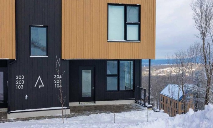 Bromont Condo | SKI-IN/SKI-OUT - Bromont - 2 bedroom condo on 2 floors - on the ski slope!