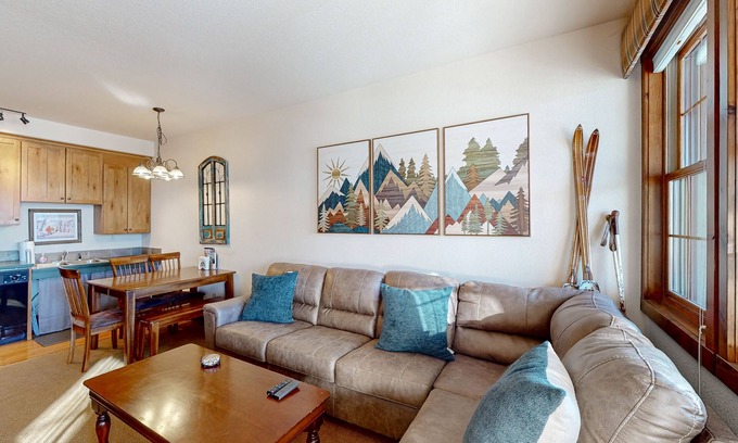 Granby Condo | Ski in ski out condo with fast wifi, full kitchen and shared hot tub and pool
