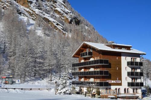 Saas Almagell Hotel | Ski-In/Ski-Out Hotel Sport