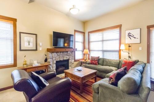 Upper Village House | Ski in Ski out Minutes from Village, Private Hot Tub Sleeps 6 Free Shuttle