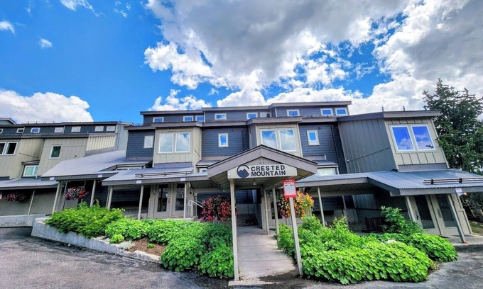 Crested Butte Condo | SKI-IN/SKI-OUT! New Renovated Bathrooms! Shared Hot Tub!