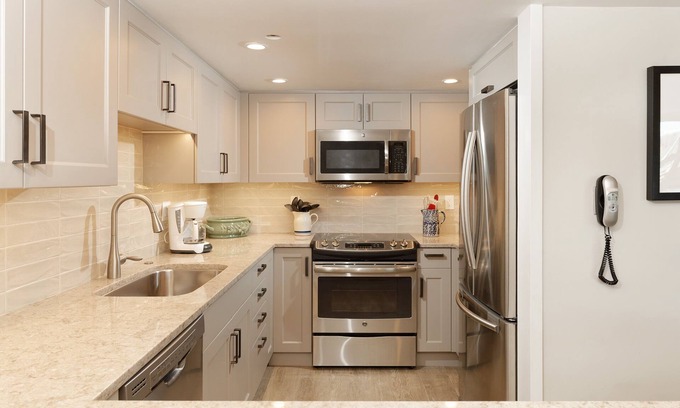 Snowmass Village Condo | Ski-in/ski-out, Stonebridge Condo 933, 2 Bdrm Den 3 BA