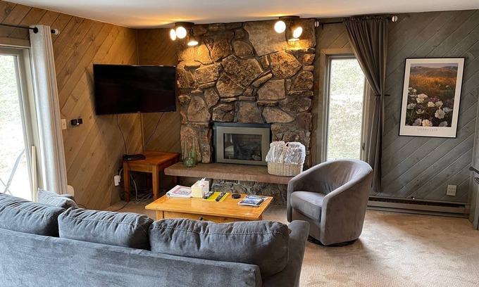 Steamboat Springs Condo | Ski In/Walk Out One Bedroom-Updated with Spacious Kitchen