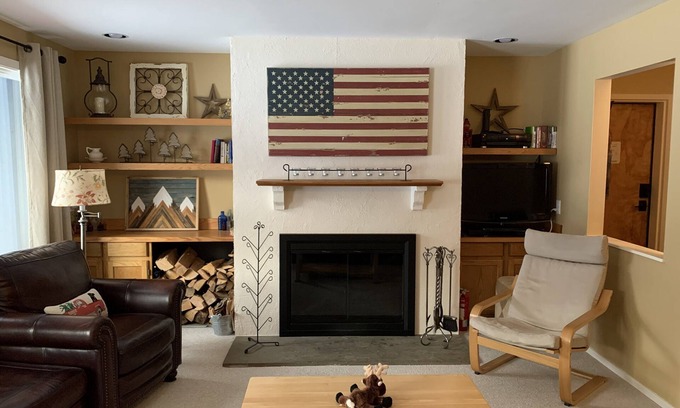 West Dover Condo | Ski-in/Walk-out at Carinthia Base Property