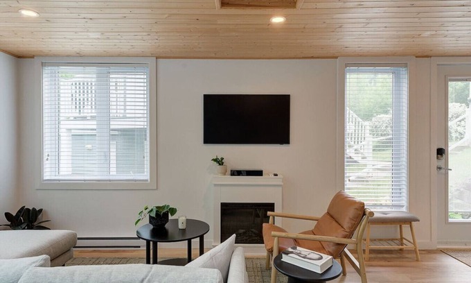 Mont-Tremblant Pedestrian Village Apartment | Ski'm On It Lodge - Pied de la montagne