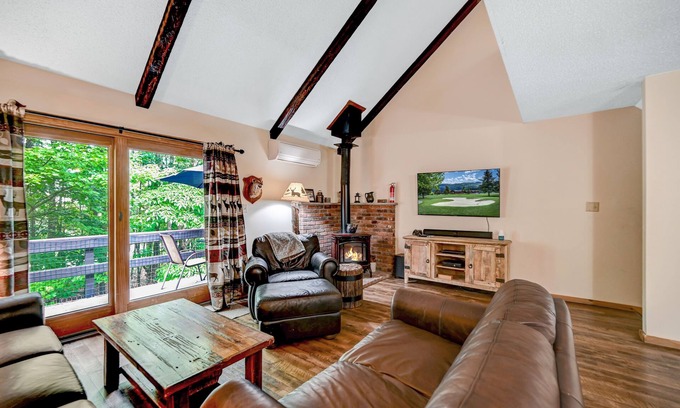 Village at Camelback House | Ski On/Off Camelback,Snowtubing,Pool,Waterparks,Paintball,Casino,Tennis,Zip-Line