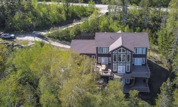 Humber Valley Ski Chalet | Ski/Snowboard, Snowmobile, Fishing, Hunting, Hot Tub, Chalet