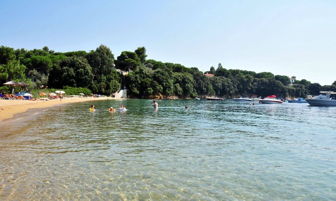 Kolios Villa | Skiathos Beachfront villa with 2 separate apartments