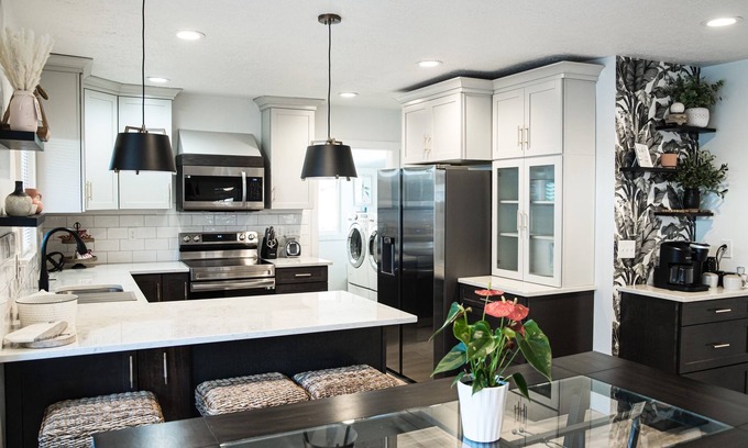 Ogden House | Skiing 14 mi! Entire Home, Designed Comfort, Restaurant Row 2 miles, by canyon.