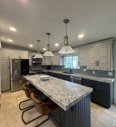 Holladay House | Skiing, Stocked Kitchen, 80in TV, Backyard, WD