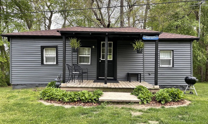Three Rivers Cottage | Skinny Dipper Cottage - Lakefront on Semi-private Lake, Beach, Boats, Fun!