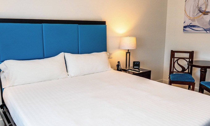 Whitehorse Hotel | SKKY Hotel