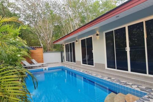 Krabi Villa | Sky Blue Pool Villa Aonang