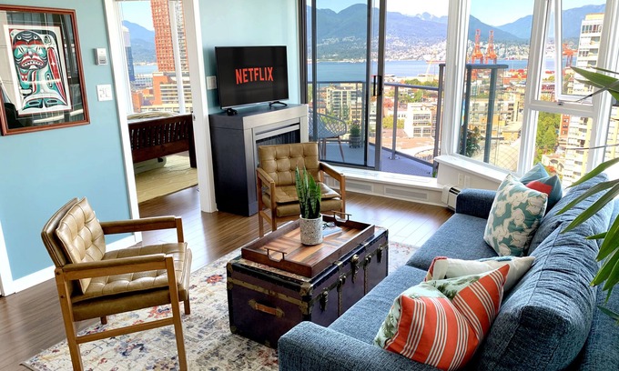 Crosstown Condo | Sky High 3BR/2BTH - Spectacular Views, Free Parking!